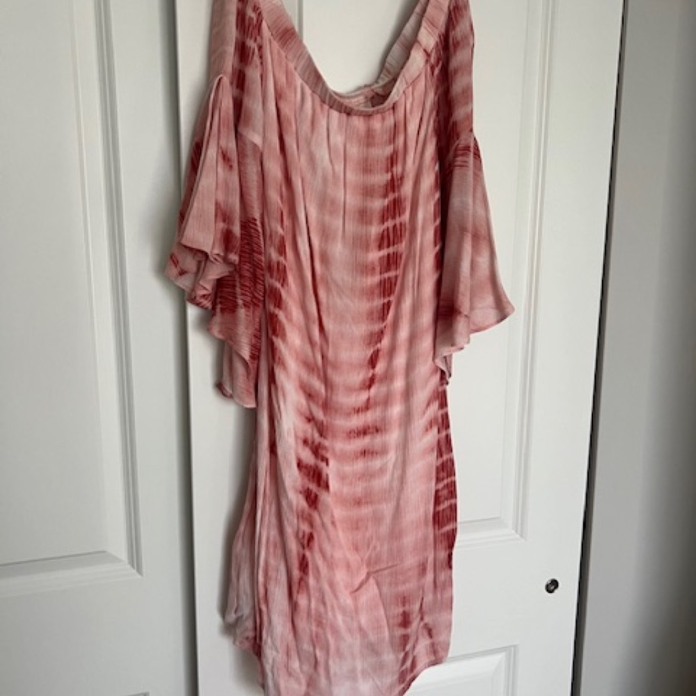 *NEW WITH TAGS* Daytrip Coral Off-Shoulder Open-Back Dress - Size M.